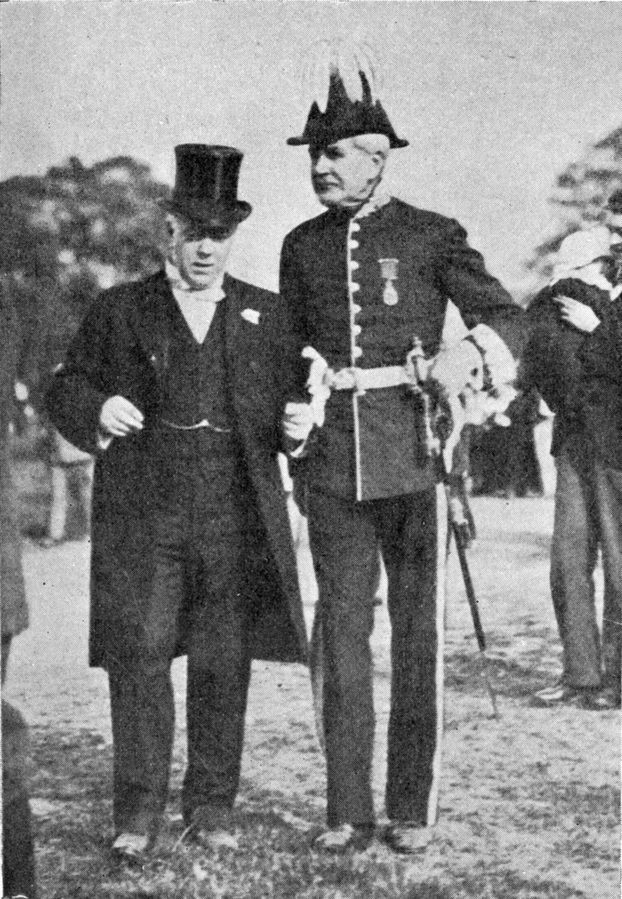 Mr. Littler poistumassa Alexandra Palacesta avajaisten jälkeen, kuva The King, 25. toukokuuta 1901 tekijältä English Photographer