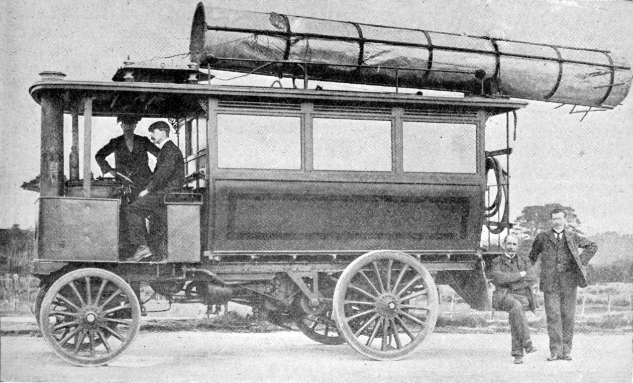 Mr. Marconis Motor Car, varustettu suppilolla langattomien sähkeiden lähettämistä ja vastaanottamista varten, kuva Kingistä, 25. toukokuuta 1901 tekijältä English Photographer