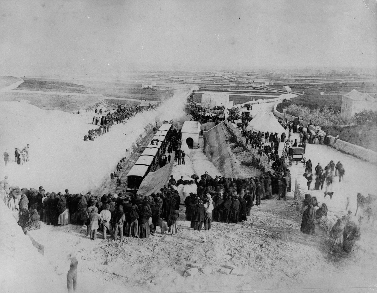 Rautatieaseman avajaiset, Citta Vecchia, Malta, 1883 tekijältä English Photographer