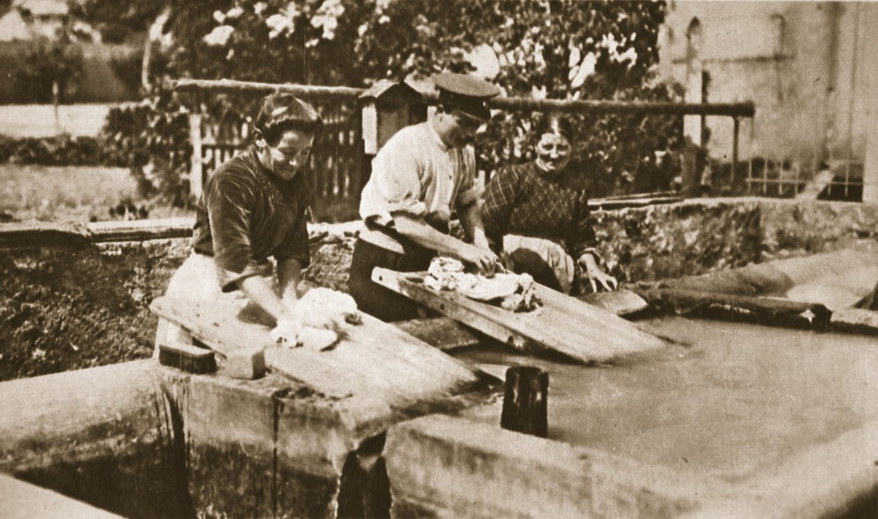 Vaihtovangimme Saksasta siirrettiin Sveitsiin: Chateau dOexiin, The Illustrated War Newsista, 21. kesäkuuta 1916 (seepiakuva) tekijältä English Photographer
