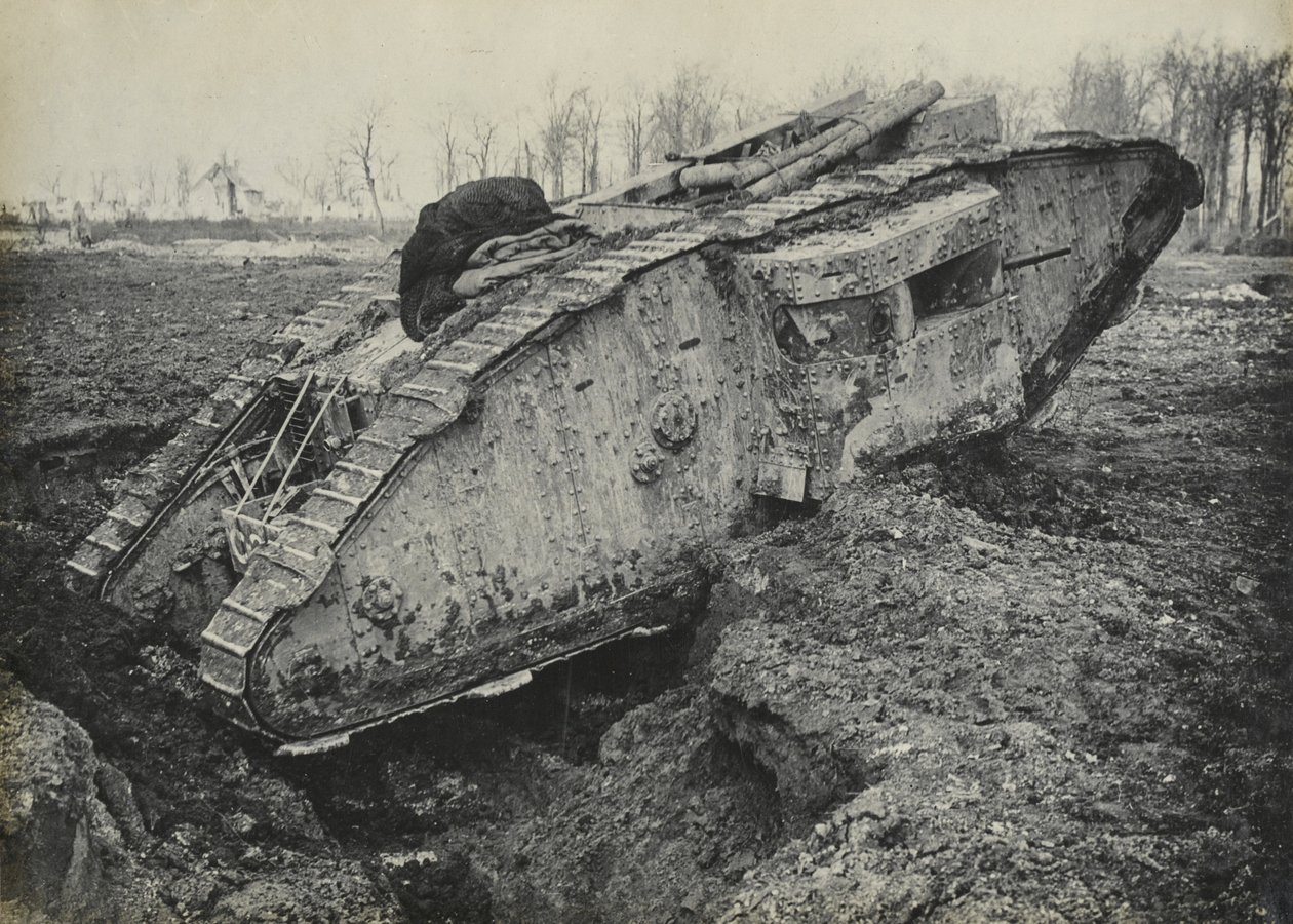 Valokuva brittiläisestä tankista, 1918 tekijältä English Photographer