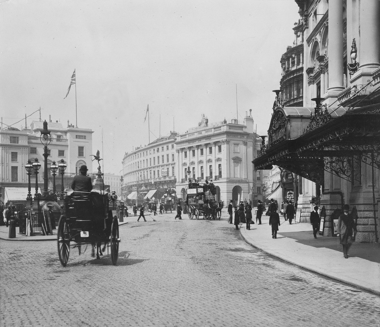 Piccadilly Circus tekijältä English Photographer