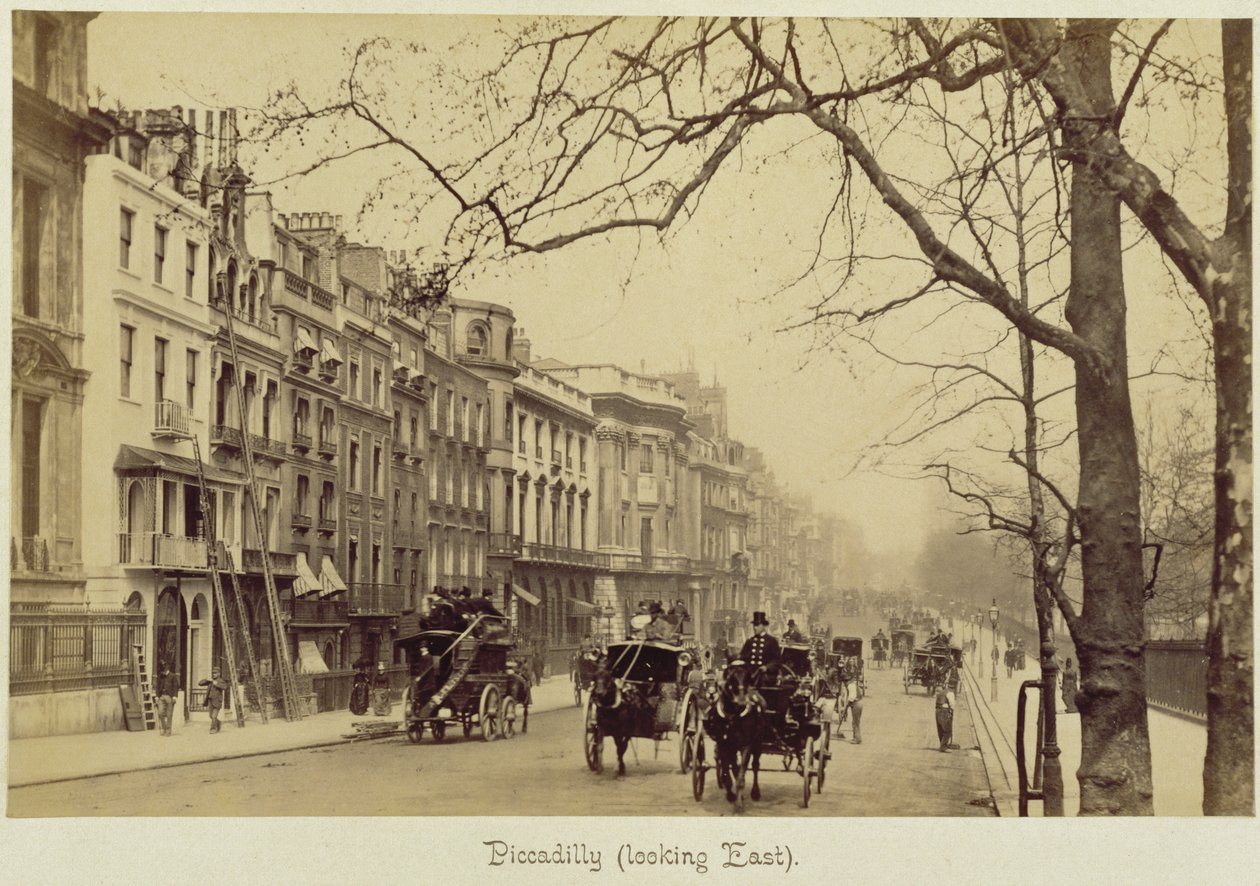 Piccadilly itään päin (seepiakuva) tekijältä English Photographer