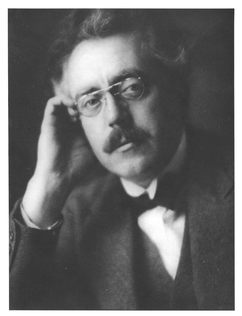 Frank Bridgen muotokuva (1879-1941) tekijältä English Photographer