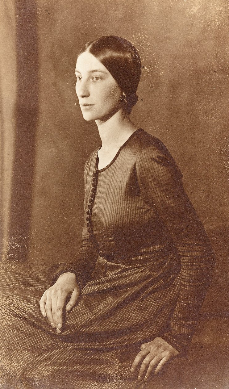 Winifred Knightsin muotokuva tekijältä English Photographer