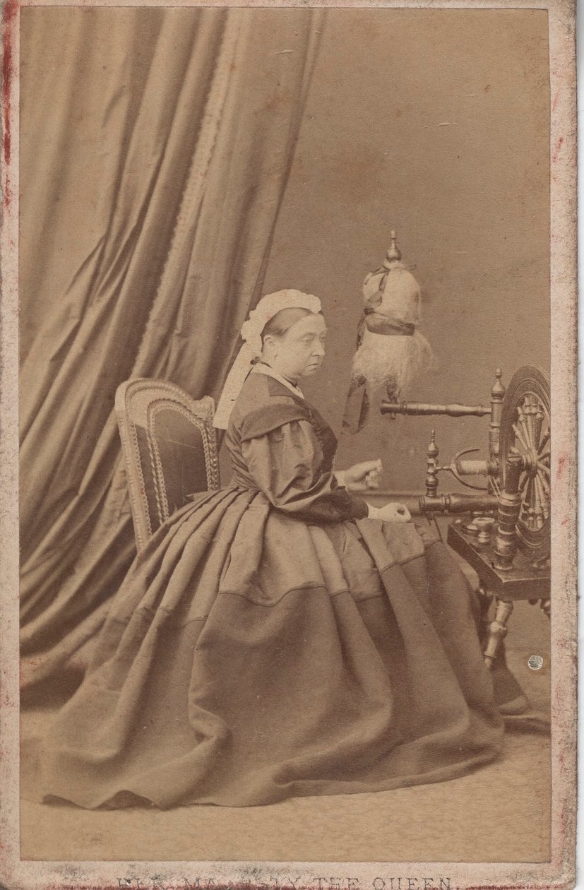 Kuningatar Victoria, noin 1875 tekijältä English Photographer