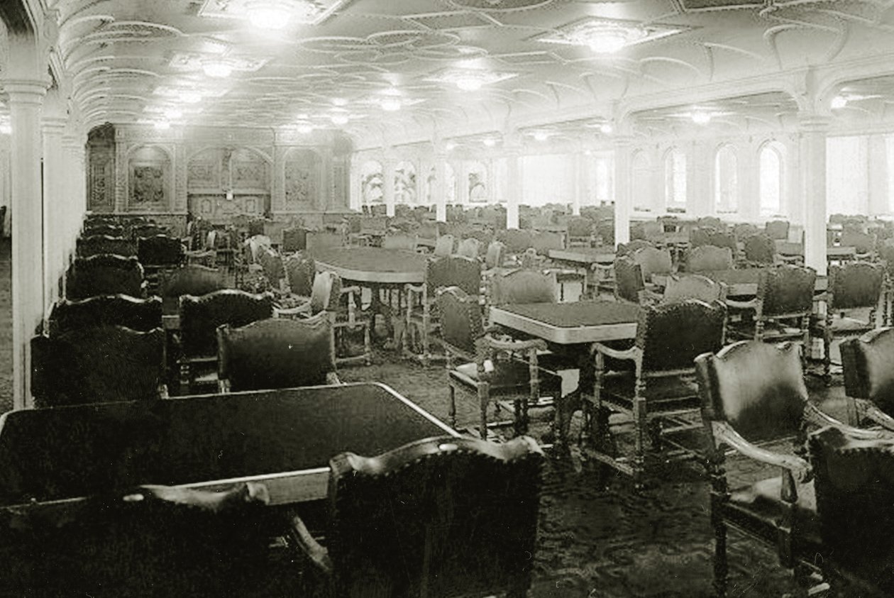 RMS Titanic: 1. luokan ruokasalon D-kannella, 1912 tekijältä English Photographer