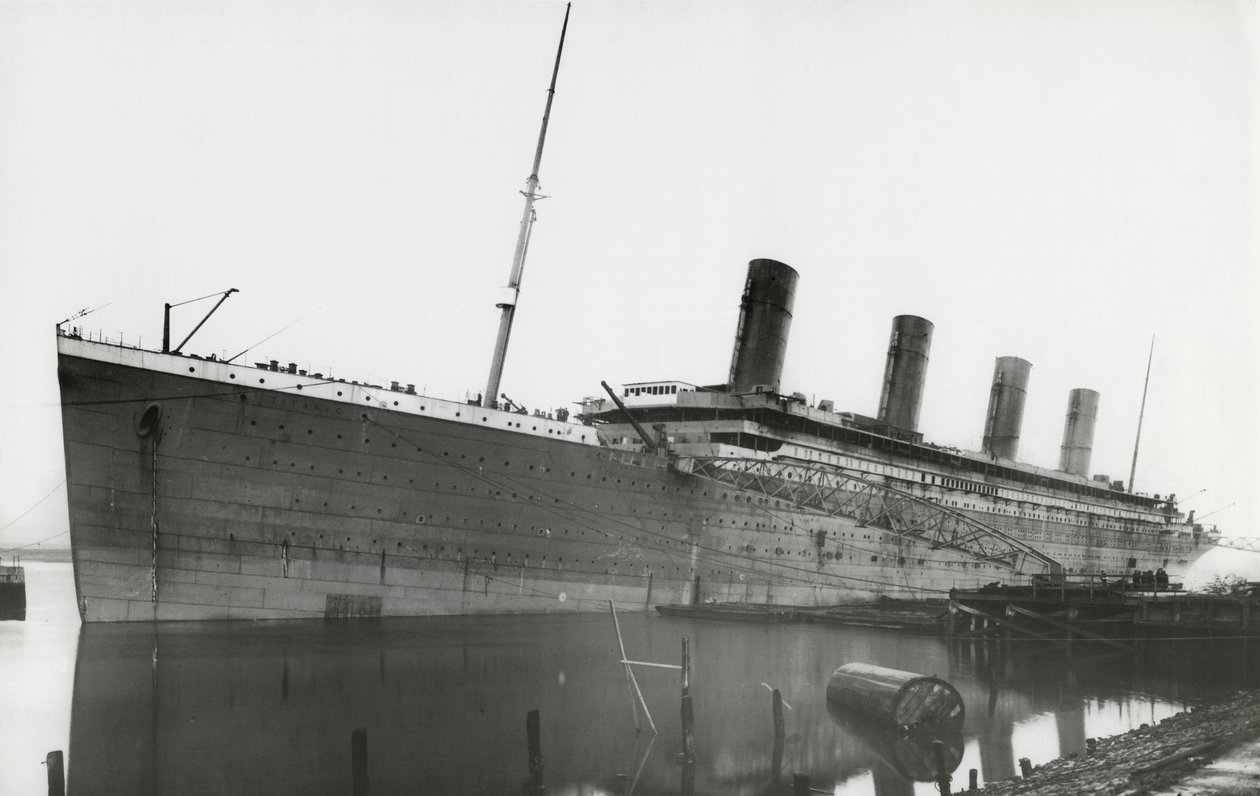 RMS Titanic asennuksen aikana, 1. tammikuuta 1912 tekijältä English Photographer
