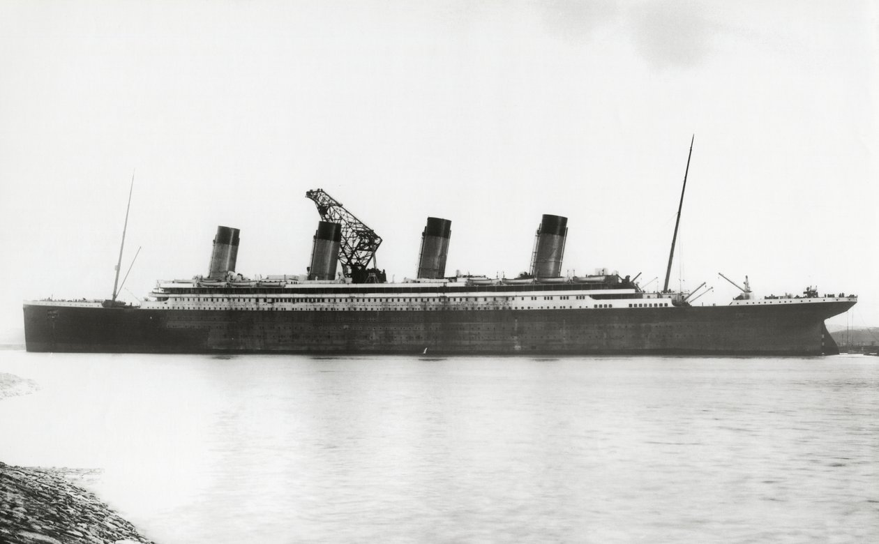 RMS Titanic valmistumassa 8. tammikuuta 1912 tekijältä English Photographer