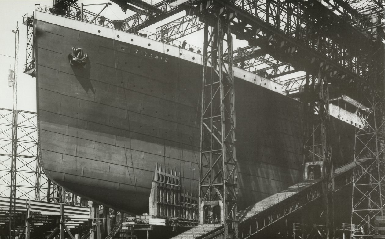 RMS Titanic lähestyy laukaisua 5. tammikuuta 1911 tekijältä English Photographer