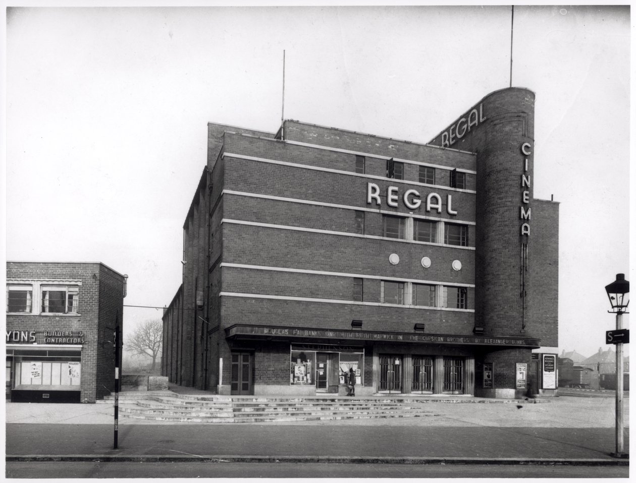 Regal Cinema Cross Gates Roadilla, Leeds, 1943 tekijältä English Photographer