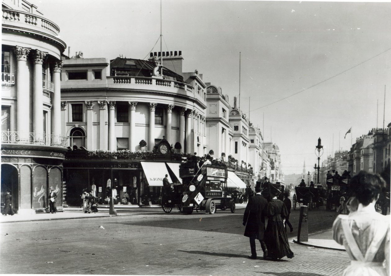 Regent Street, Lontoo, noin 1900 tekijältä English Photographer