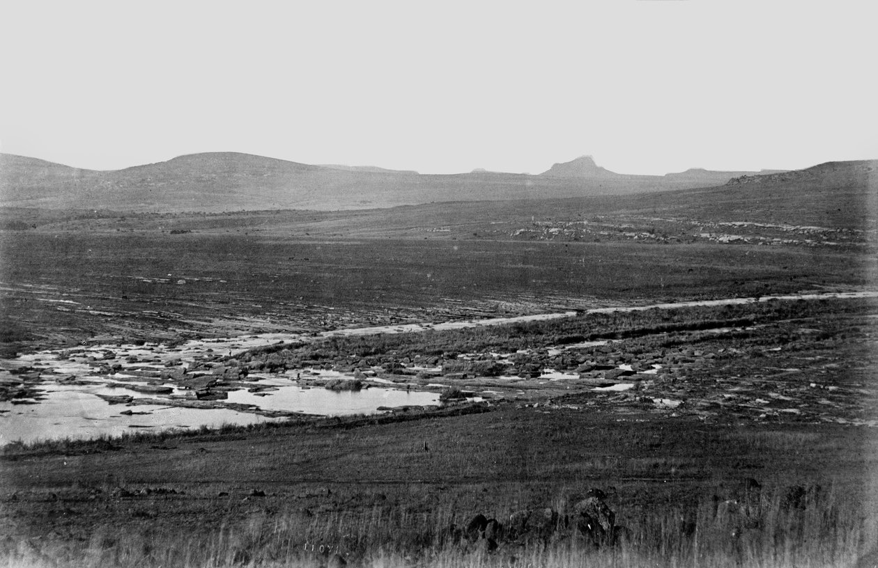 Rorkes Drift Isandlwanan kanssa etäisyydellä, 1879 tekijältä English Photographer