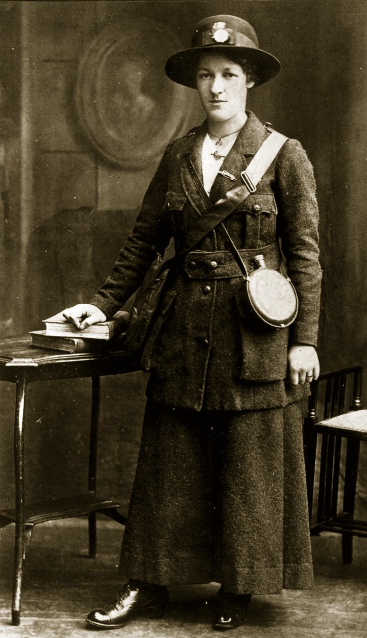 Rose McNamara Cumann na mBan -puvussa (seepiakuva) tekijältä English Photographer