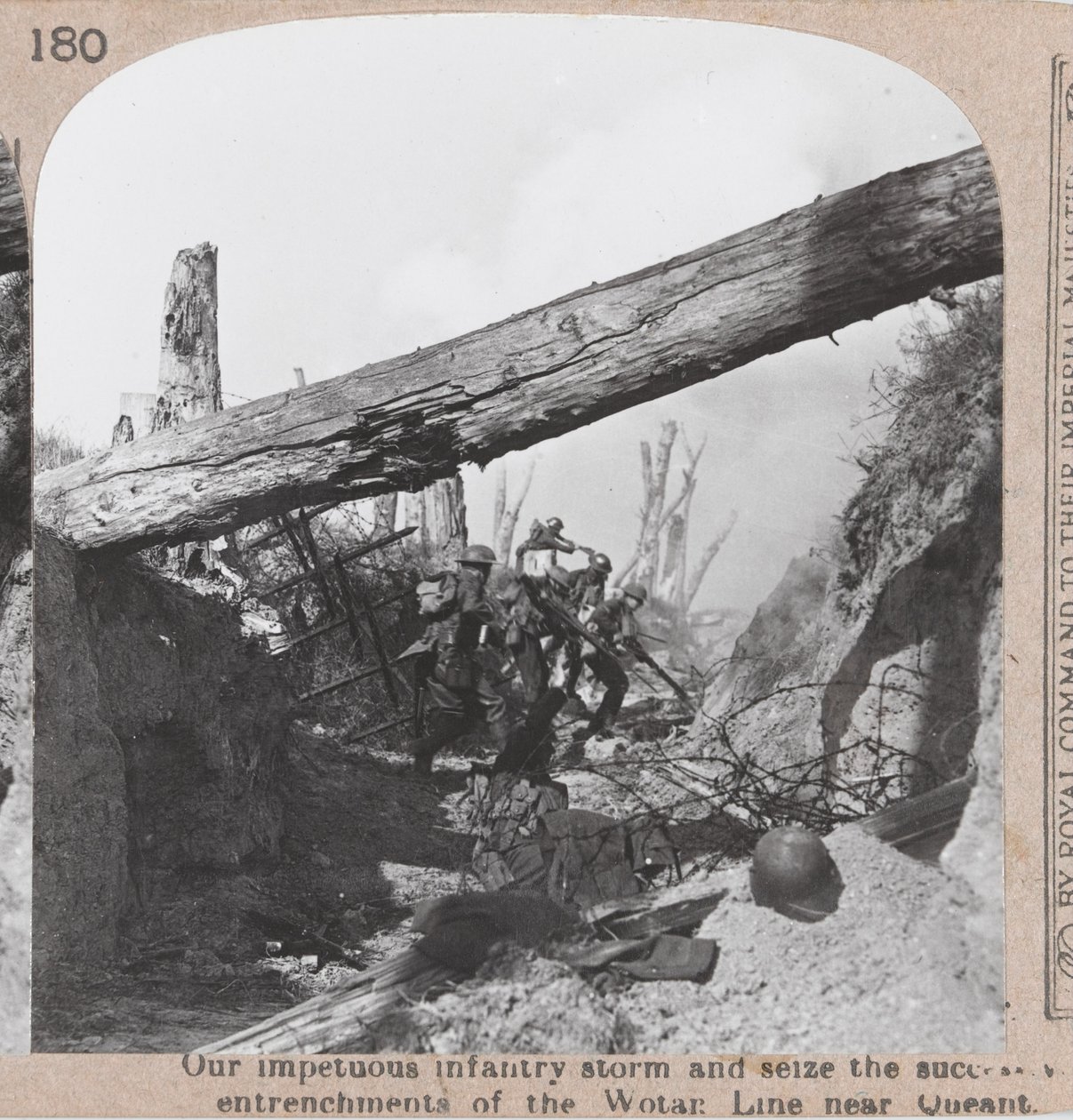 Saksan juoksuhautojen valtaaminen Amiensin hyökkäyksen aikana, 1918 tekijältä English Photographer