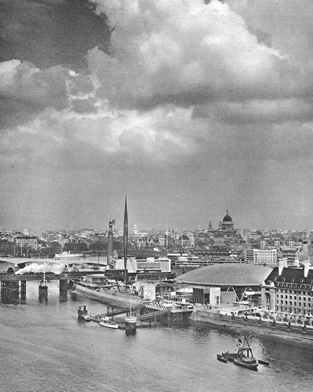 Southbank, 1951 tekijältä English Photographer