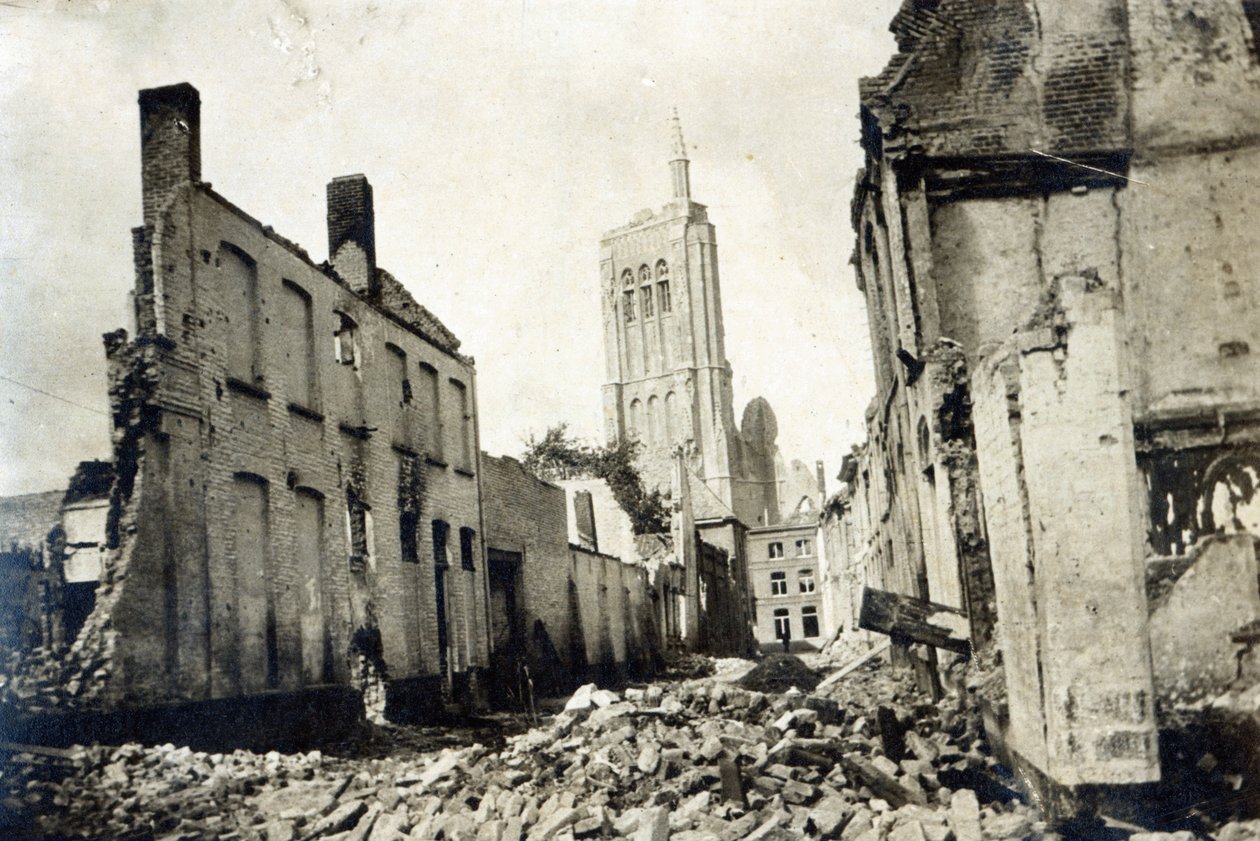 Pyhän Jaakobin kirkko, Ypres, kesäkuu 1915 tekijältä English Photographer