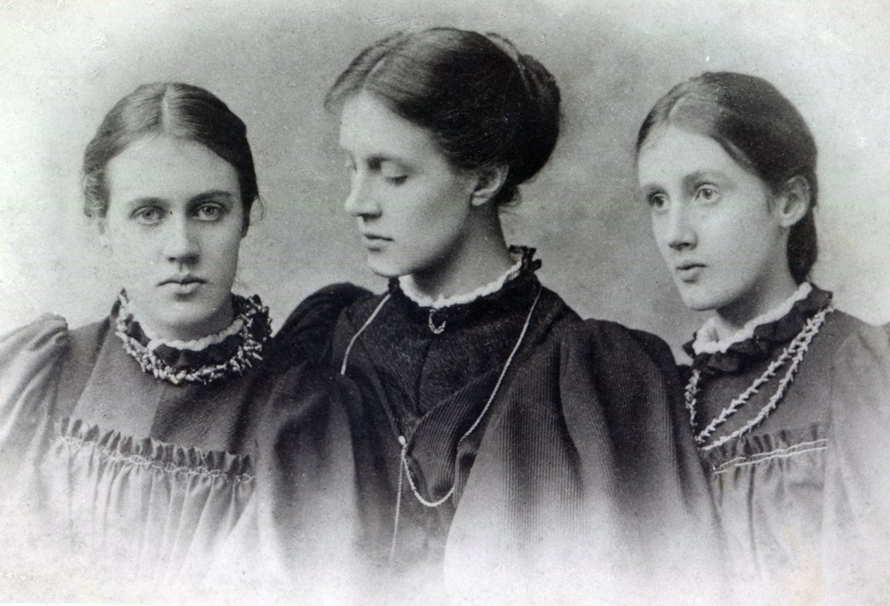 Stella, Vanessa ja Virginia Stephen, n. 1896 tekijältä English Photographer