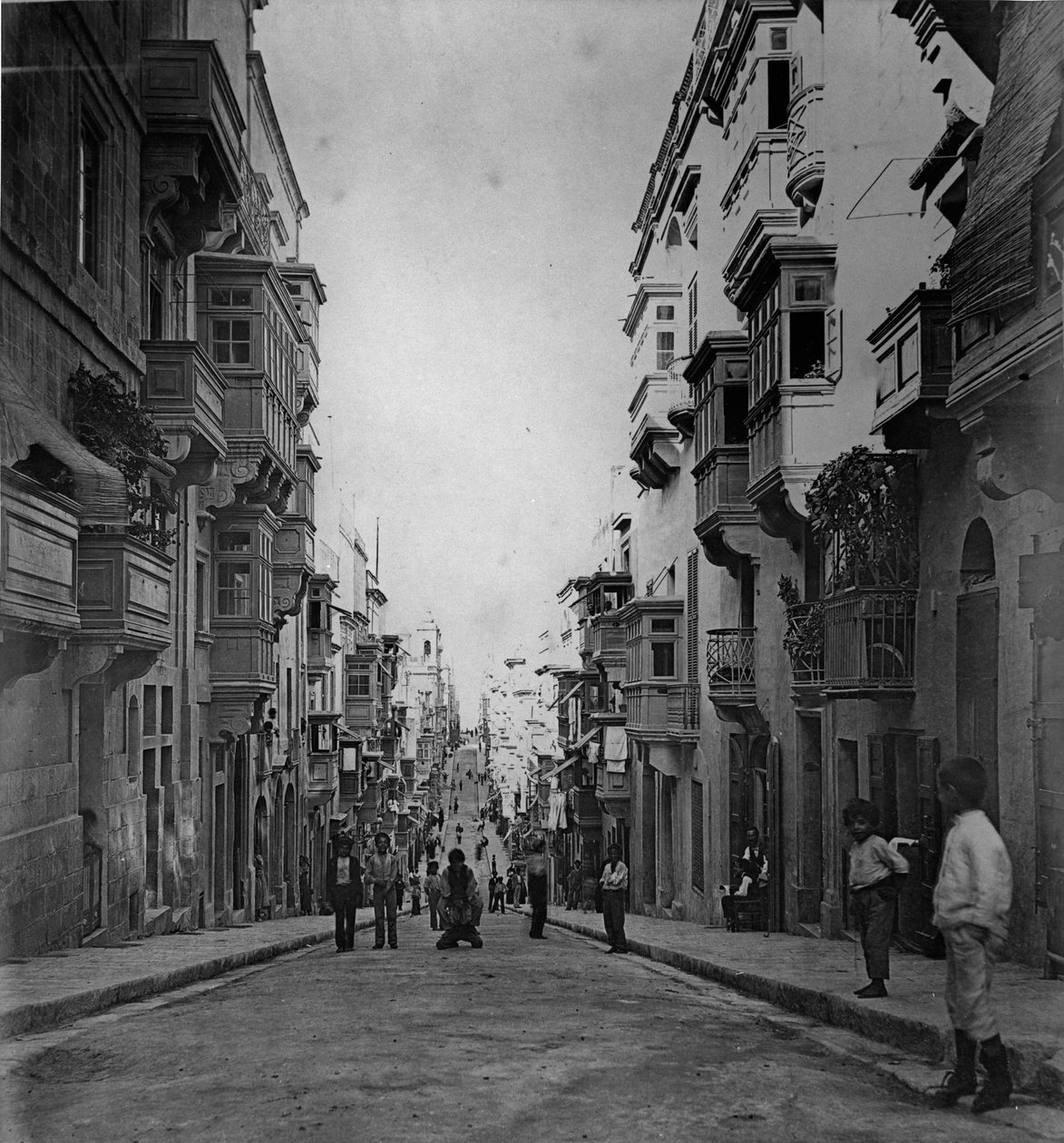 Strade San Paolo, Valletta n. 1880-83 tekijältä English Photographer