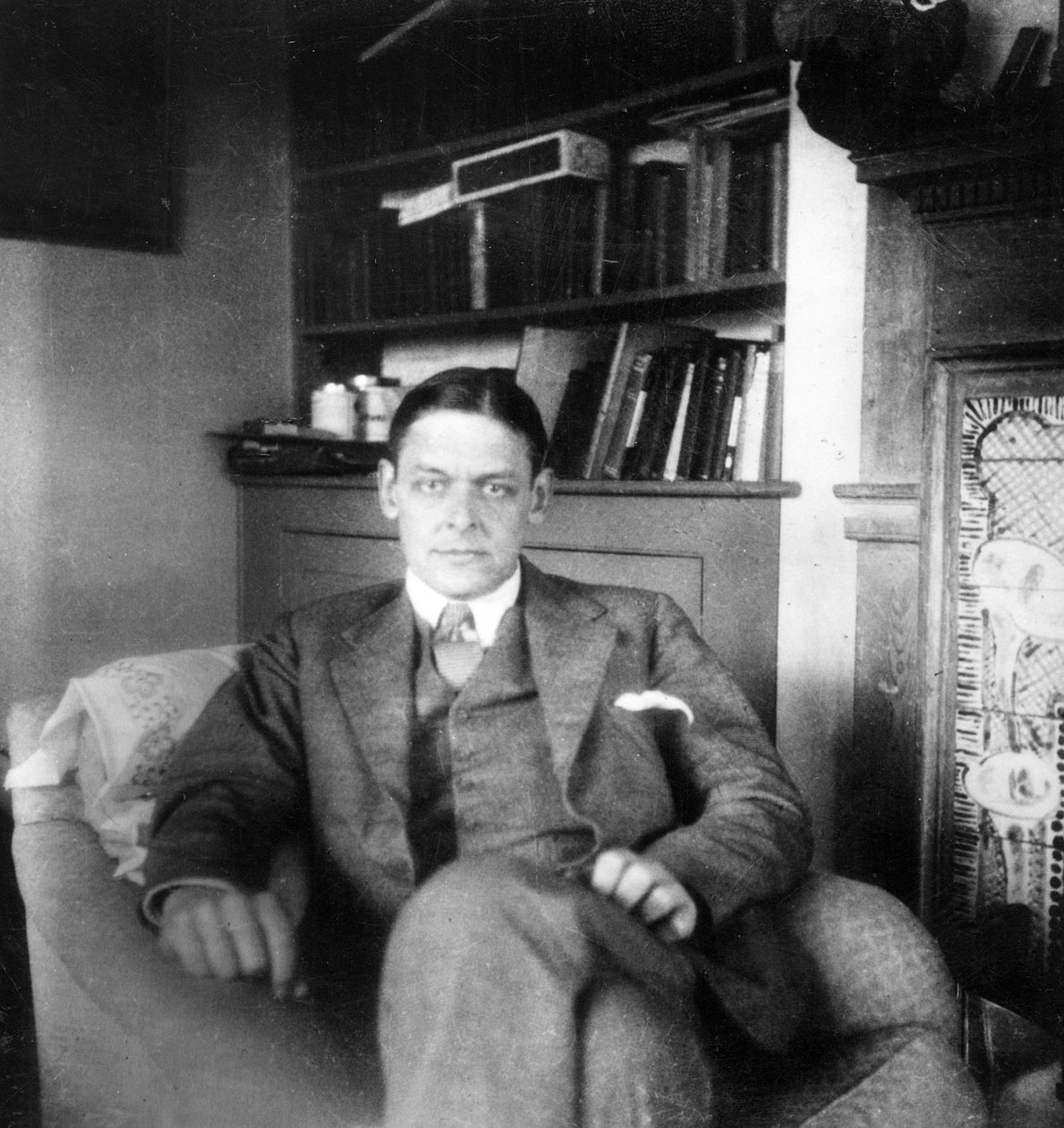 T.S. Eliot tekijältä English Photographer