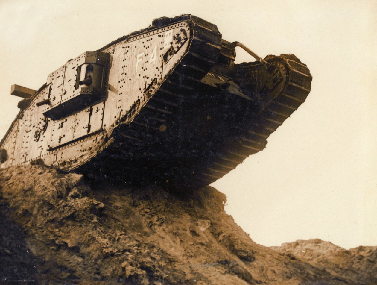 Tankki, 1916-17 tekijältä English Photographer