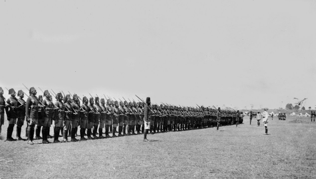 2. pataljoona, The King’s African Rifles, paraatissa, 1914 tekijältä English Photographer