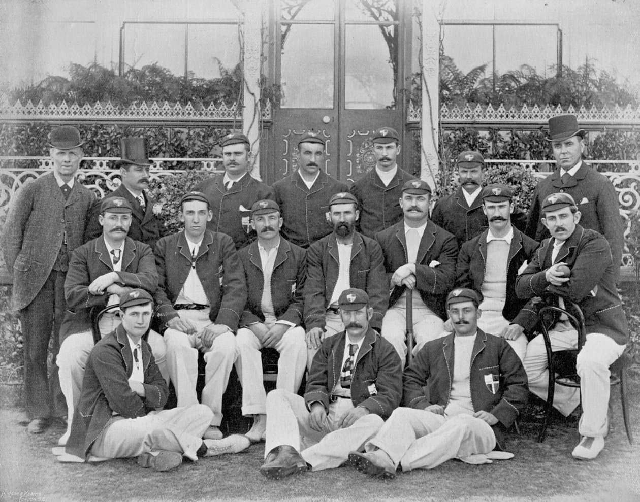 The Australians, 1893 kahdeksas joukkue, Famous Cricketers and Cricket Grounds, julkaisija Hudson and Kearns, 1895 tekijältä English Photographer