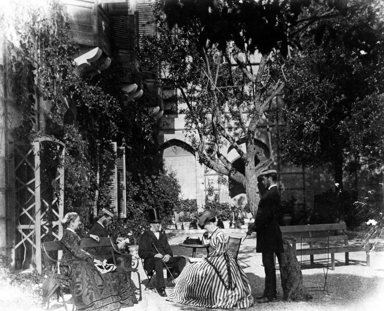 The Convent Gardens, Gibraltar, noin 1868 tekijältä English Photographer