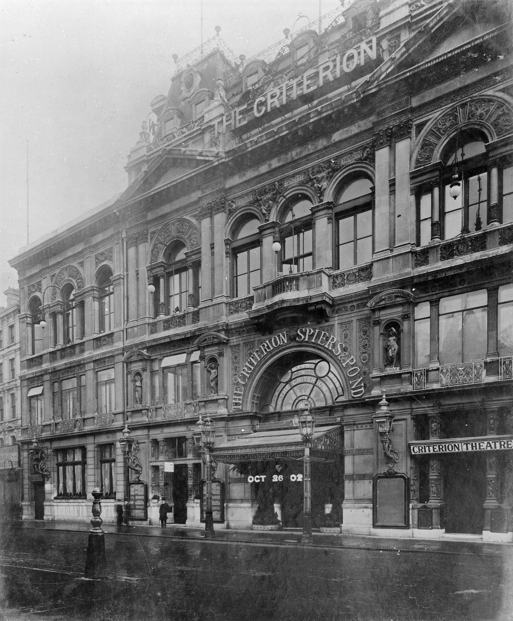 The Criterion -ravintola ja teatteri, 1902 tekijältä English Photographer