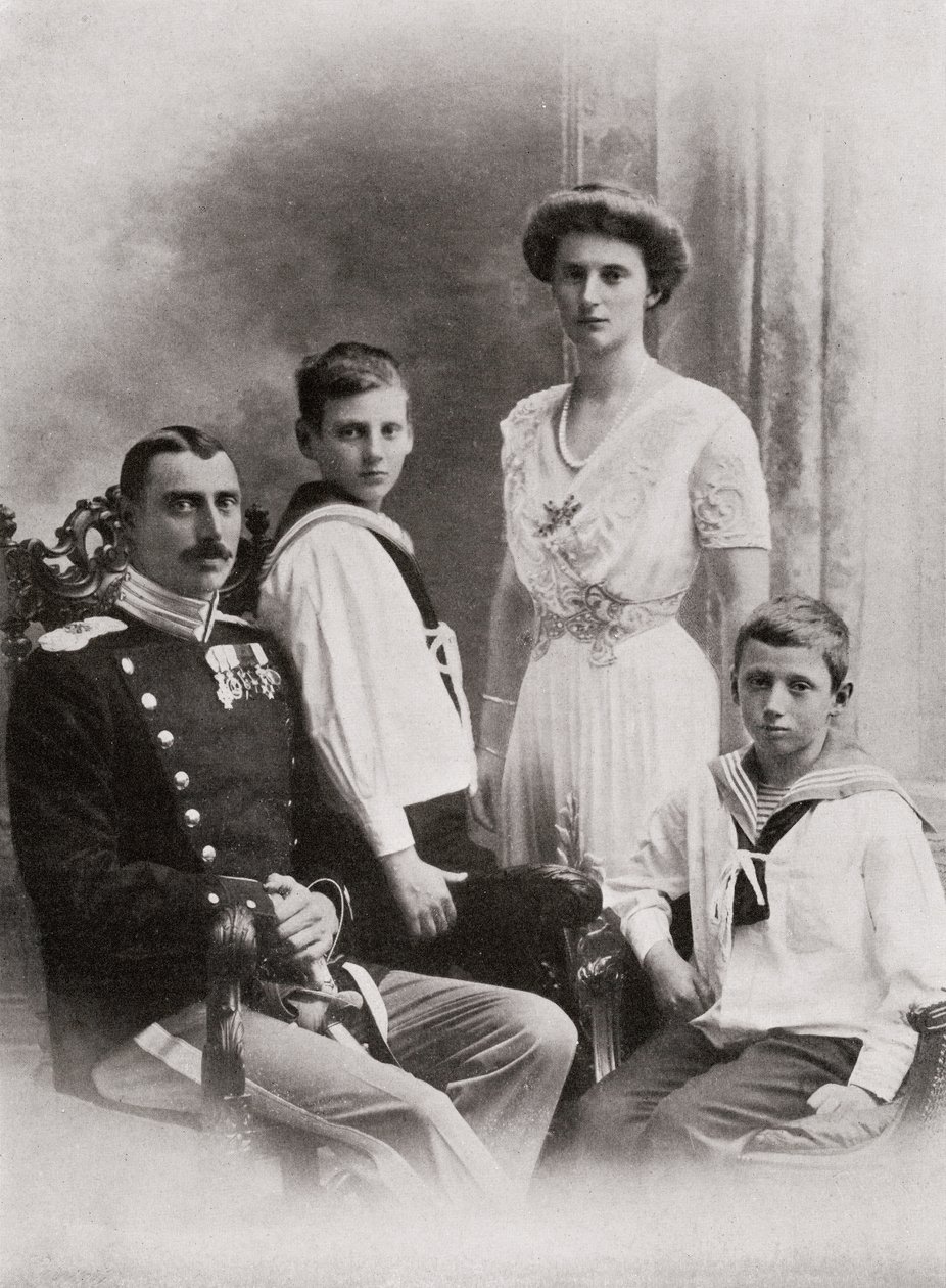 Tanskan kuninkaallinen perhe, vuodelta 1912, julkaistiin Lontoossa 1913 tekijältä English Photographer