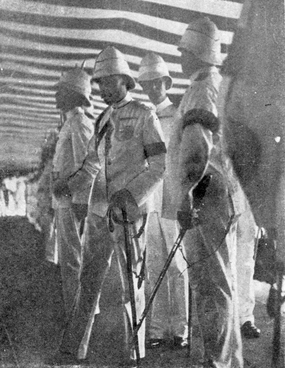 Yorkin herttua ja hänen seurueensa Johnstonsin laiturilla Singporessa, kuvitus The Kingistä, 25. toukokuuta 1901. tekijältä English Photographer