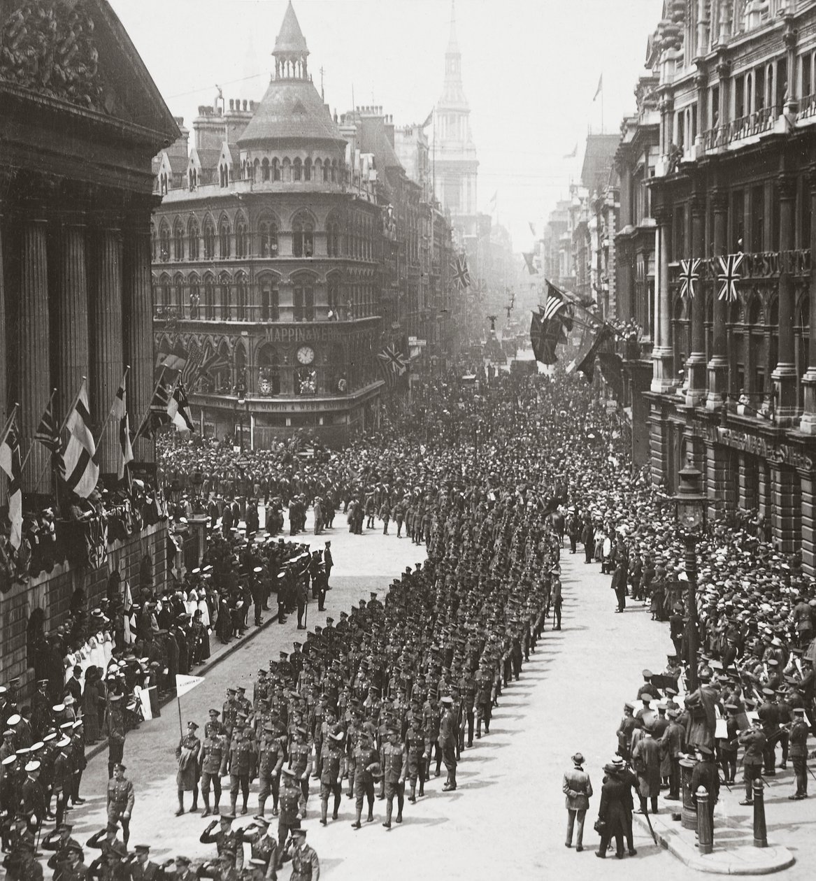 Imperiumi osoittaa kunnioitusta voittoisille sotureilleen rauhanpäivänä – lordipormestari ottaa tervehdyksen 19. heinäkuuta 1919 tekijältä English Photographer