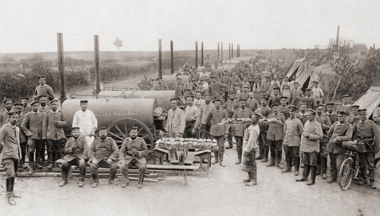 Saksan armeijan kenttäleipomot ensimmäisen maailmansodan aikana, kuvasta "The Illustrated War News", 1915 tekijältä English Photographer