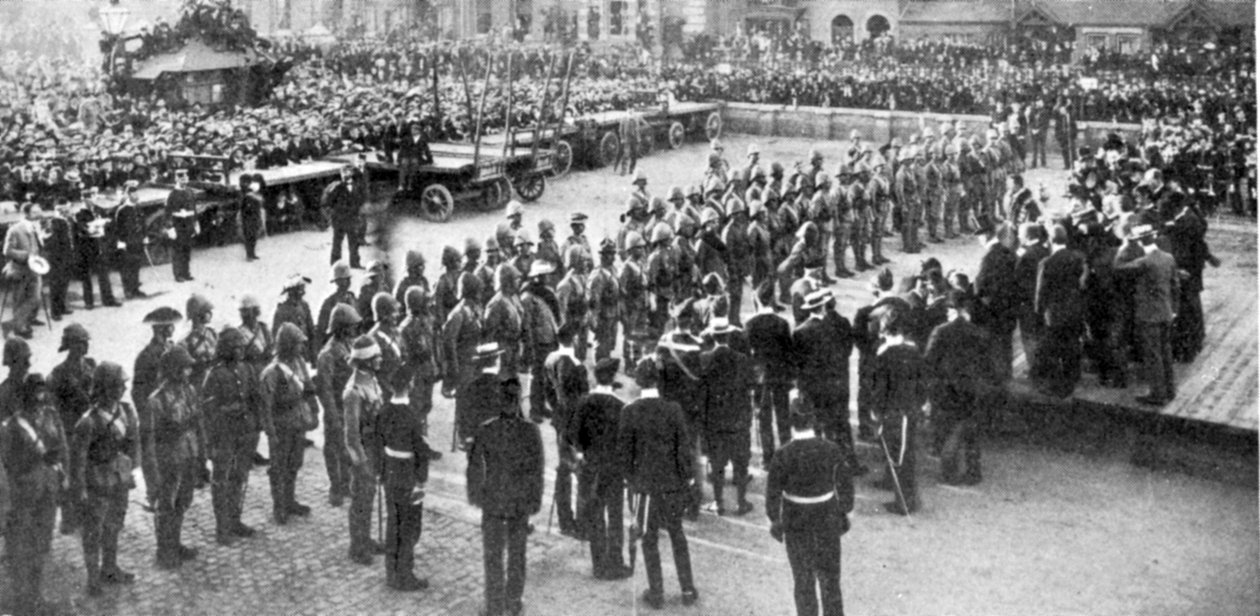 Lincolnin pormestari puhumassa Lincoln Volunteersille, kuva The King, 25. toukokuuta 1901 tekijältä English Photographer