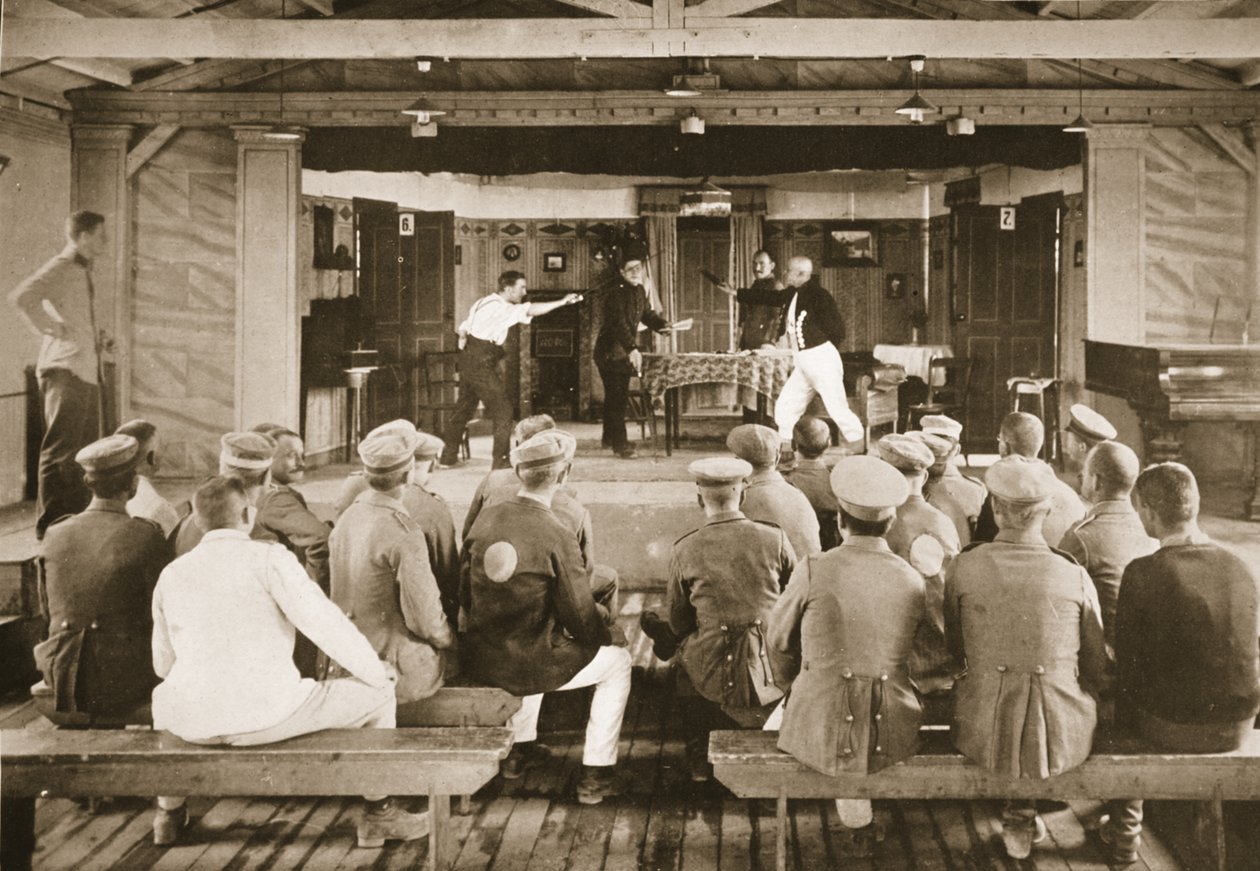 Theatre: A Dress Rehearsal, Dorchester, kuvitus saksalaisista vangeista Isossa-Britanniassa (syväpaino) tekijältä English Photographer