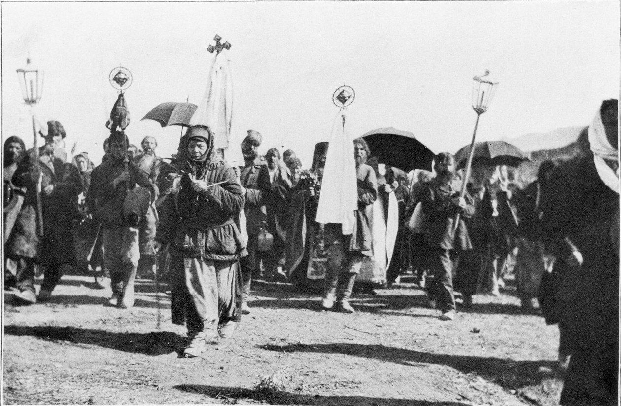 Jordanille menevän tuhannen pyhiinvaeltajan etujoukko, Stephen Grahamin Venäjän pyhiinvaeltajien kanssa Jerusalemiin etureuna, julkaistu 1913 tekijältä English Photographer