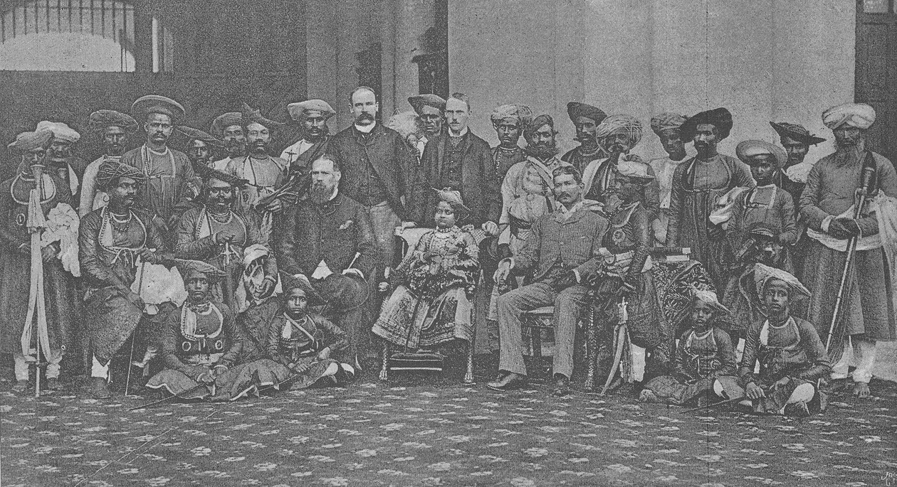 Gwaliorin nuori Maharaja huoltajansa Sir Lepel Griffinin ja hovin kanssa, n. 1886 tekijältä English Photographer