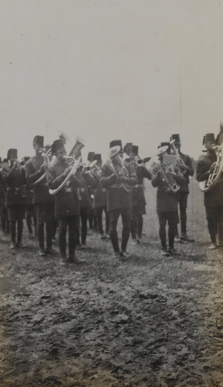 Bändi, 1914 tekijältä English Photographer