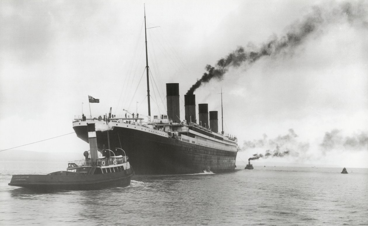 Titanic valmiina neitsytmatkalleen 2. huhtikuuta 1912 tekijältä English Photographer