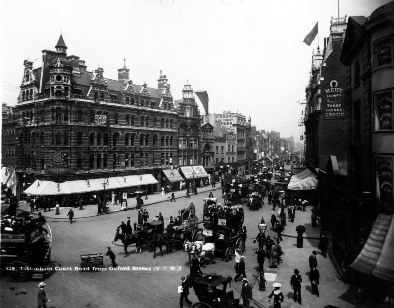 Tottenham Court Road Lontoon Oxford Streetiltä, n. 1891 tekijältä English Photographer