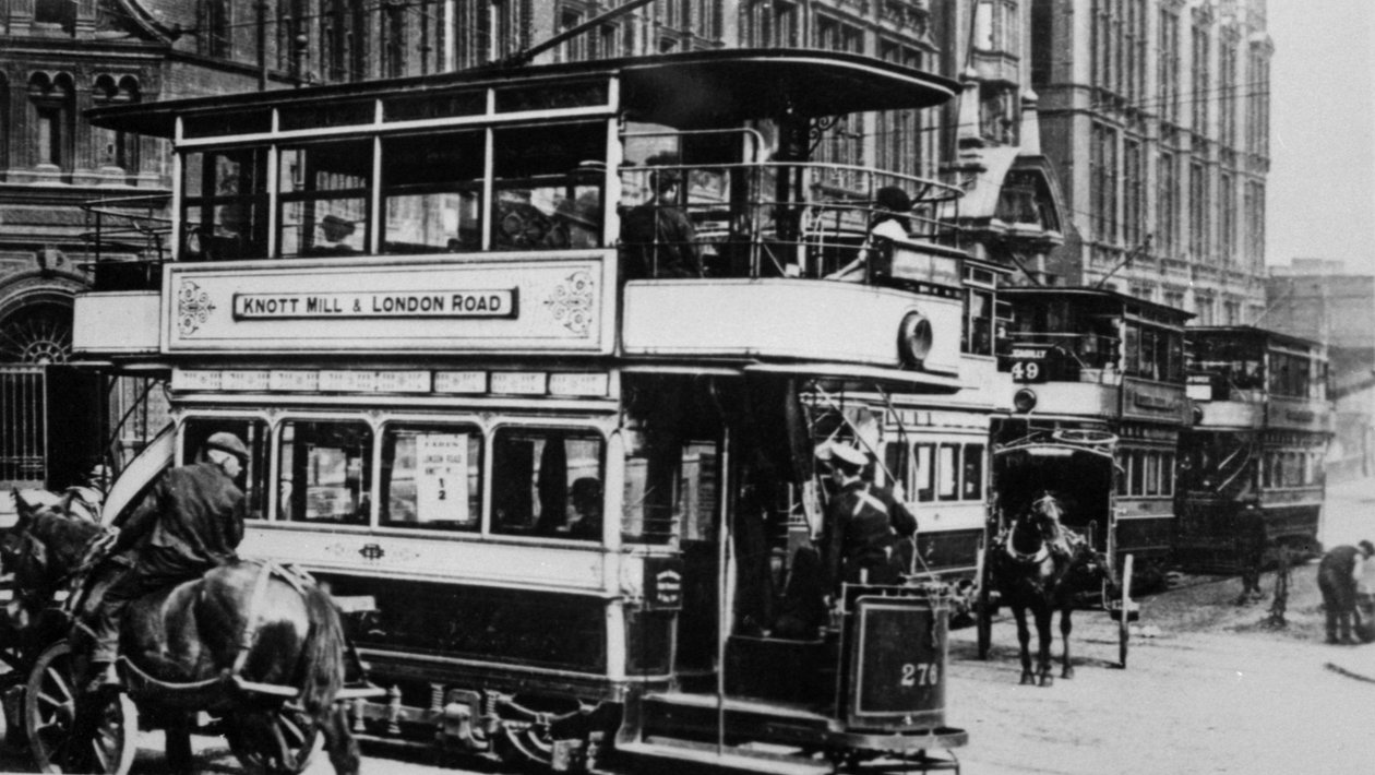 Raitiovaunut Manchesterissa, noin 1900 tekijältä English Photographer