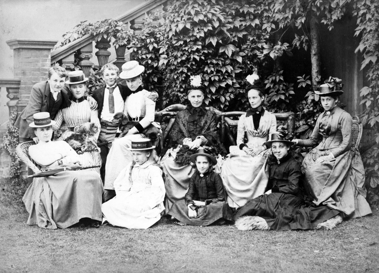 Victorian Group Portrait, noin 1890 tekijältä English Photographer