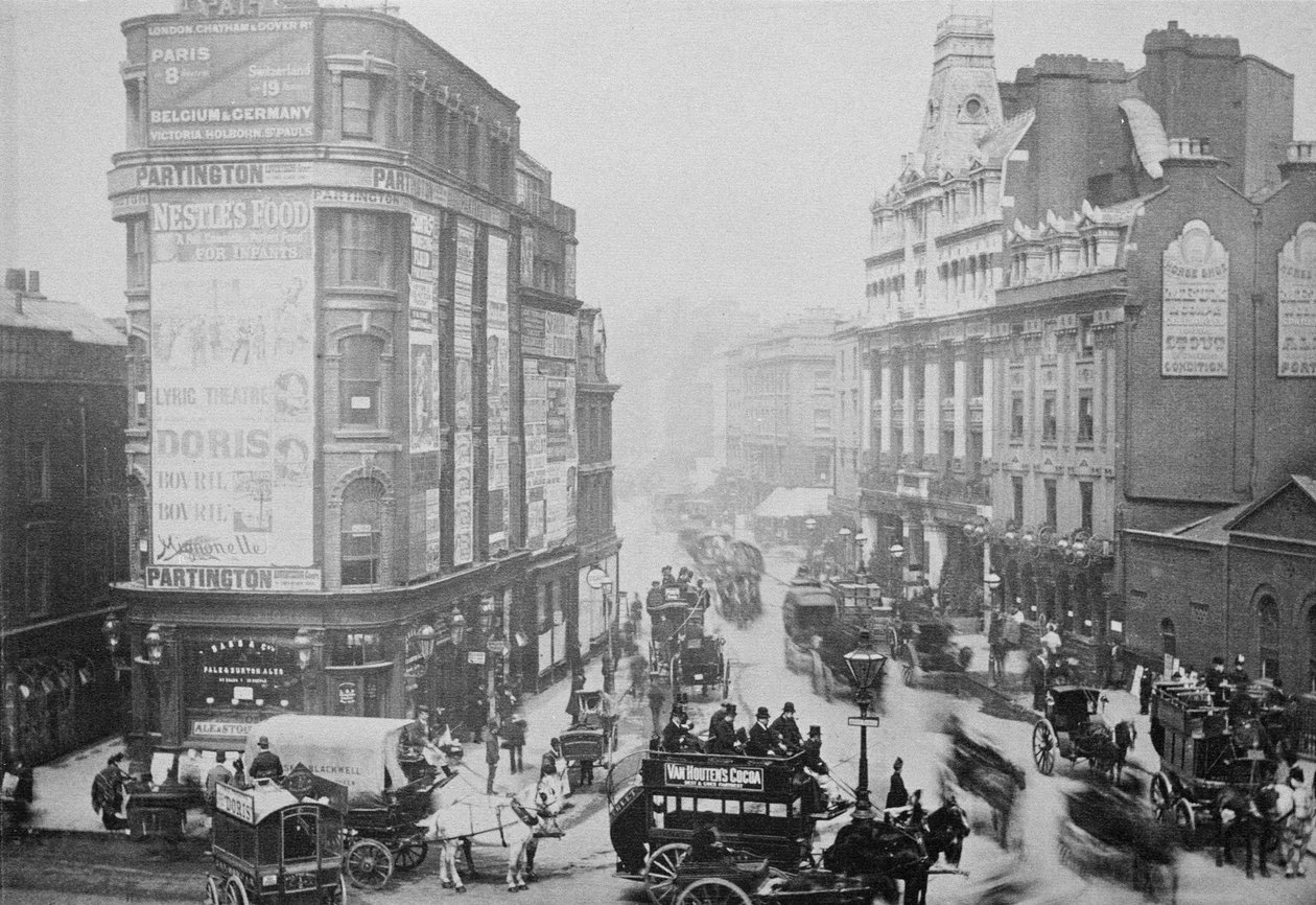 Näkymä Tottenham Court Roadille, n. 1885 tekijältä English Photographer