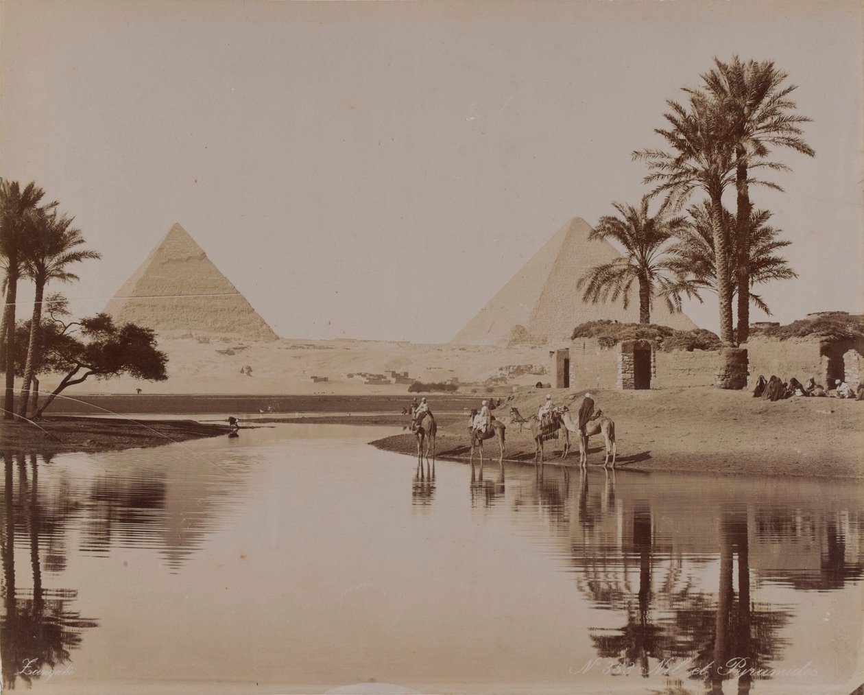 Näkymä pyramideille, Egypti, 1893 tekijältä English Photographer