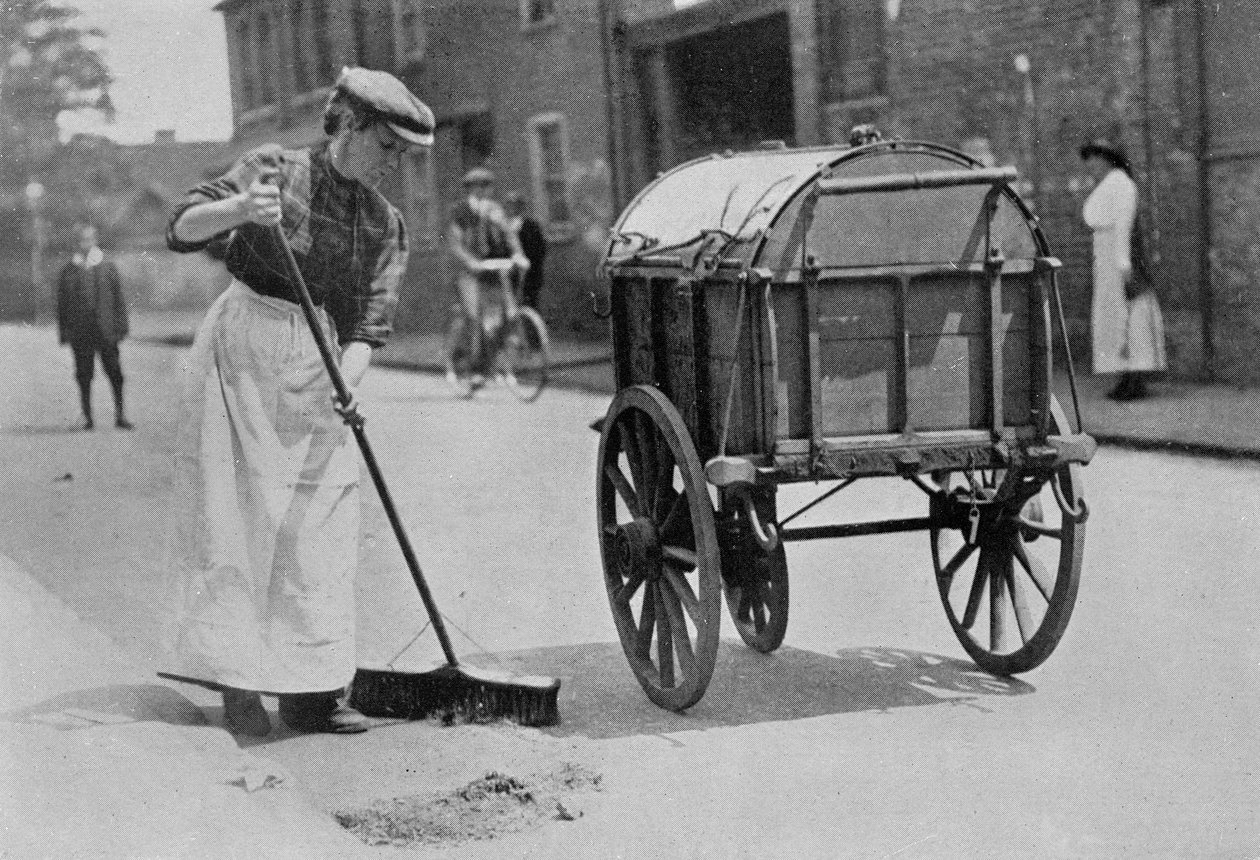 Naisten tielakaisukoneet, Sotatoimiston valokuvat, 1916 tekijältä English Photographer