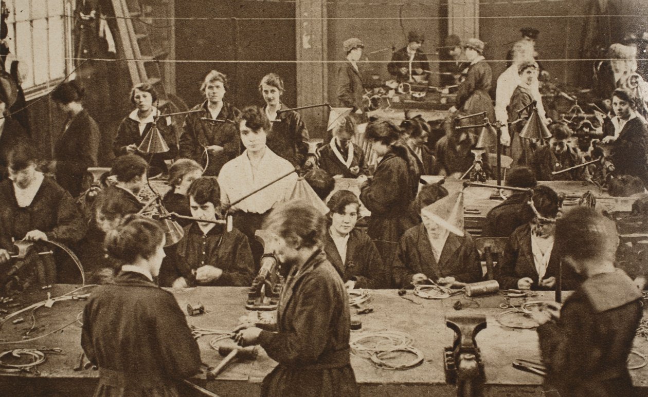 Naistyöntekijät R.N.:ssa. Lentoliikenne, 1914-1919 tekijältä English Photographer
