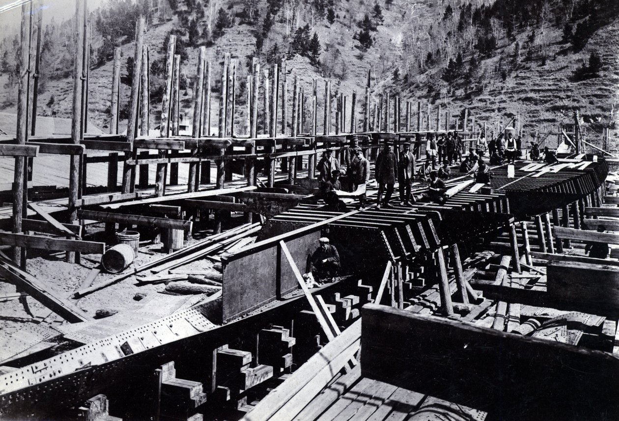 Piha nro 647, Baikal. Näytetään jäätä murtava junalauttahöyrylaiva Baikal rakenteilla Baikal-järvellä, 1896 tekijältä English Photographer