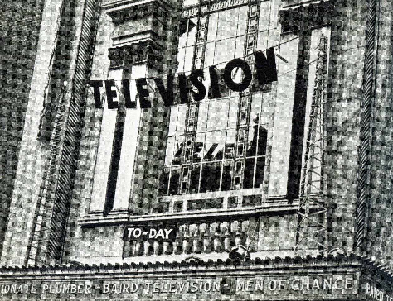 Mainostettiin, että televisiota esitettiin Metropolessa Derby Weekin aikana vuonna 1932 tekijältä English School