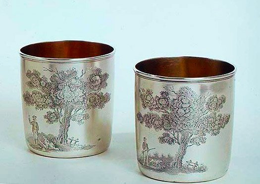 Beakers, George III, vaakuna ja epätavallinen kaiverrus ampumakohtauksesta, pari, valmistaja J.E. Edwards, 1812 (hopea) tekijältä English School