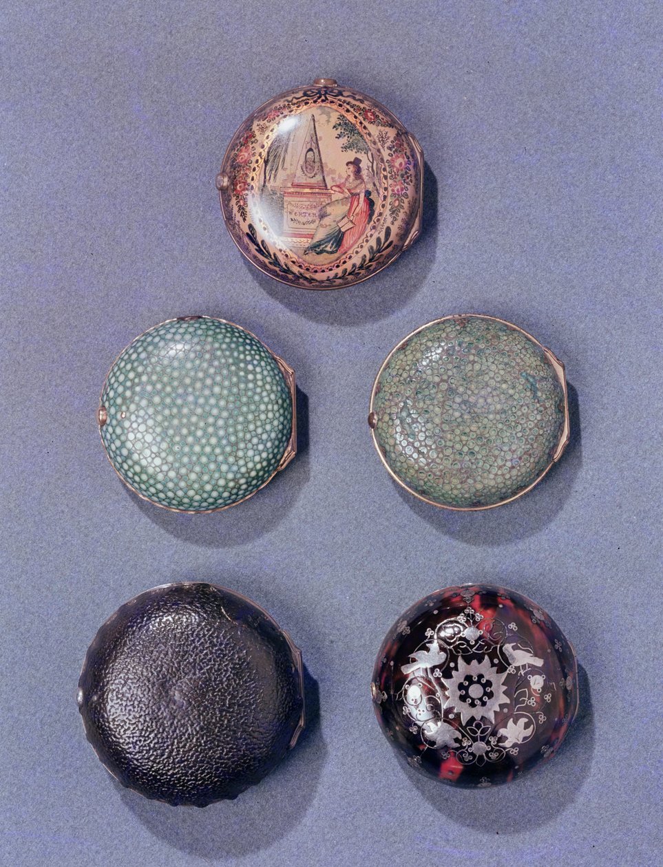 Kokoelma kellokoteloita, 1700-luvun (torvi, kilpikonnankuori, shagreen) sarvi, sarvikilpikonnankuori tekijältä English School